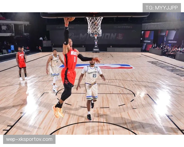 威斯布鲁克挡拆破内线 助攻增多却效率不及MVP季