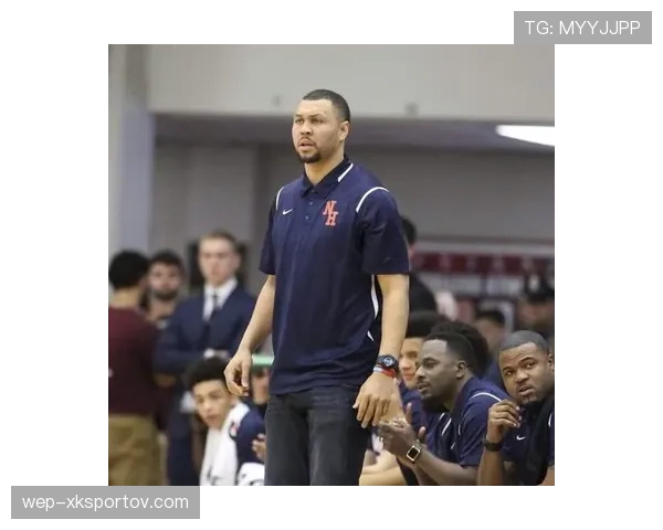 布兰登·罗伊无球跑动提升进攻效率，明显优于早期投篮选择