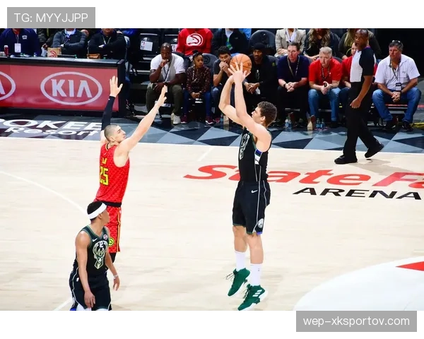 洛佩斯防守覆盖提升，拉开空间改变雄鹿进攻结构